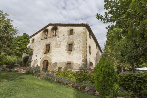 000268 – RENOVATED CATALAN COUNTRY HOUSE - Image 4