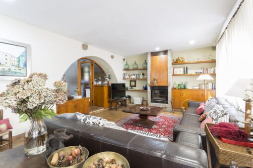 000268 – RENOVATED CATALAN COUNTRY HOUSE - Image 22