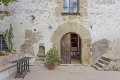 000268 – RENOVATED CATALAN COUNTRY HOUSE - Image 23