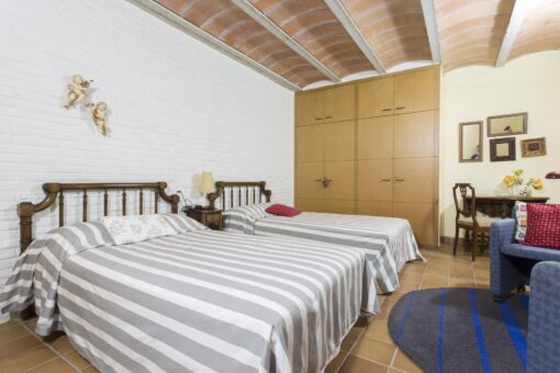 000268 – RENOVATED CATALAN COUNTRY HOUSE - Image 28