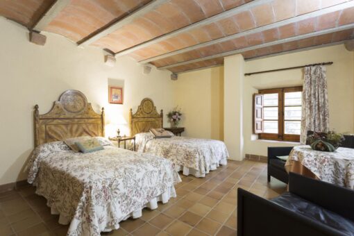 000268 – RENOVATED CATALAN COUNTRY HOUSE - Image 34