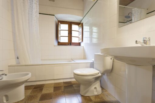 000268 – RENOVATED CATALAN COUNTRY HOUSE - Image 35