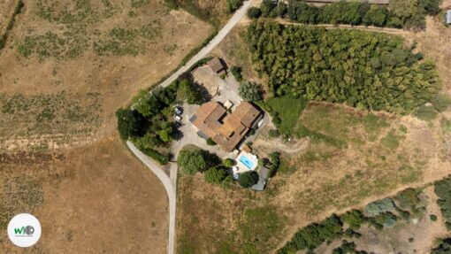 000462 Country house with a project for a campsite