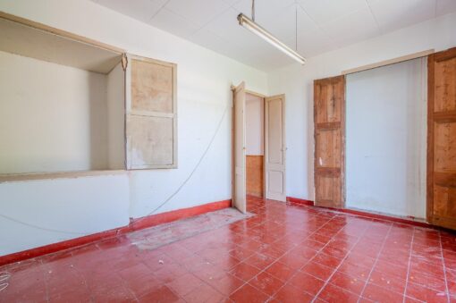 000665 – Casa Adosada en Llagostera con Gran Potencial de Reforma - Imagen 3