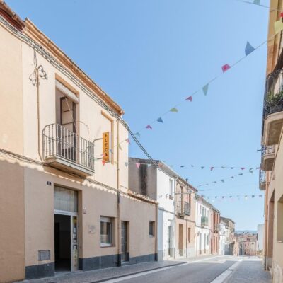000665 – Casa Adosada en Llagostera con Gran Potencial de Reforma
