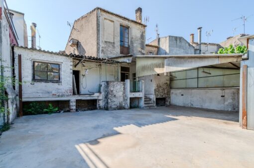 000665 – Casa Adosada en Llagostera con Gran Potencial de Reforma - Imagen 35