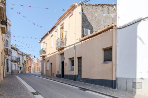 000665 – Casa Adosada en Llagostera con Gran Potencial de Reforma - Imagen 41